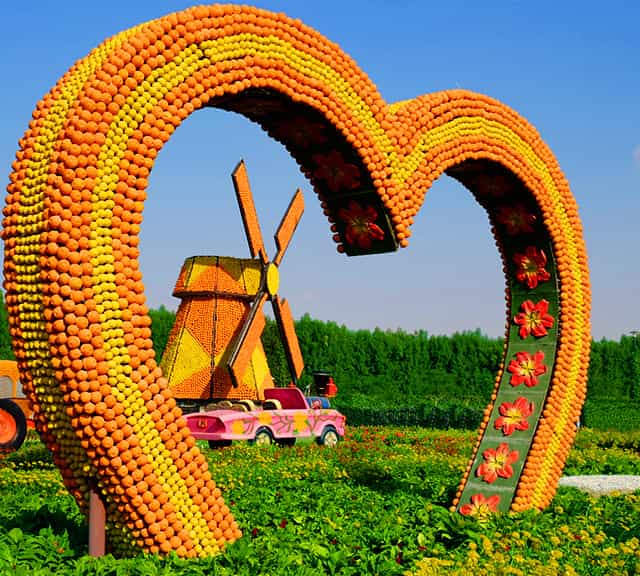Mosaic Heart at Dubai Miracle Garden