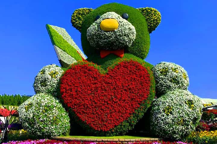 Teddy bear hugging a heart at Dubai Miracle Garden.