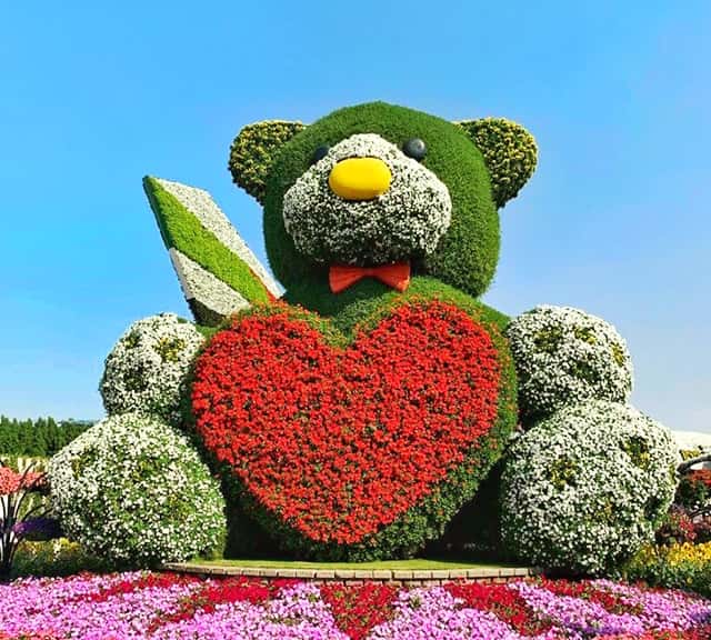 teddy bear holding heart flroal theme at Dubai Miracle Garden