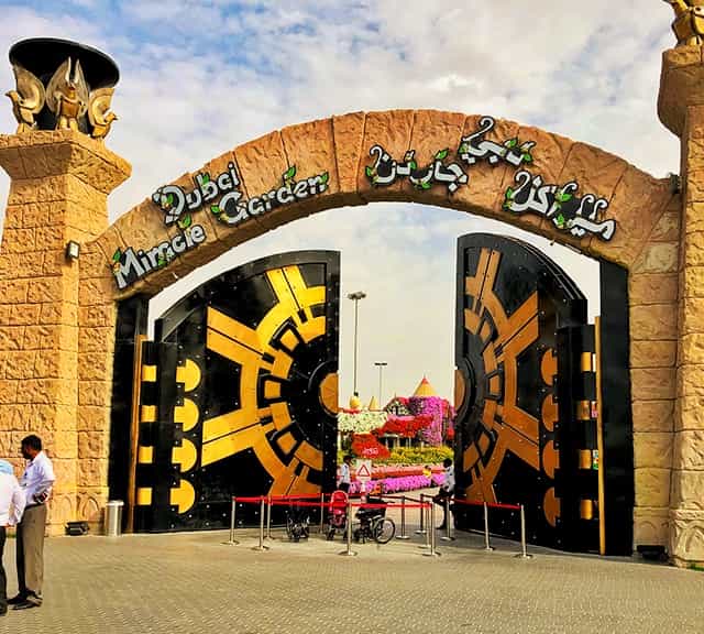 Private Taxi Service is a scam or trap of expensive transport at Dubai Miracle Garden.