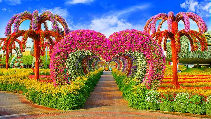 Hearts Passage Romantic Sculpture at Dubai Miracle Garden