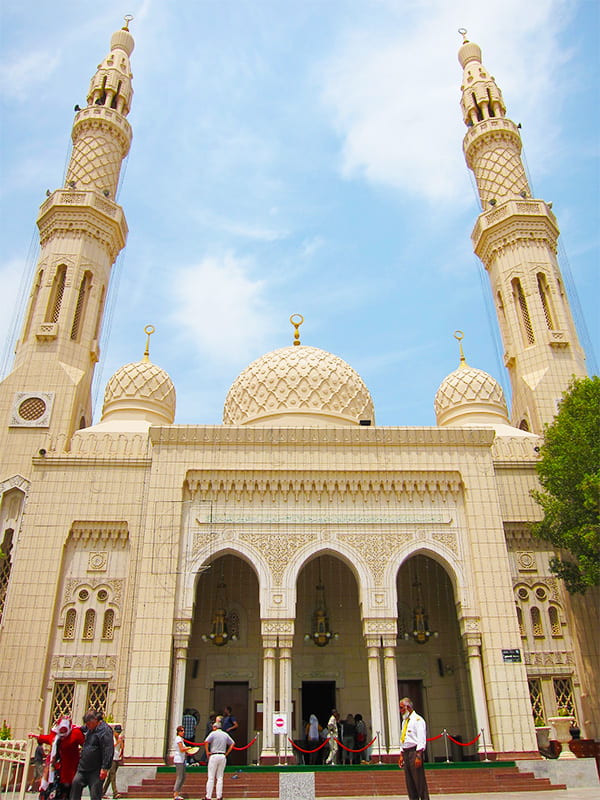 Jumeirah mosque is the largest mosque in Dubai.